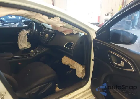 2015 Chrysler 200 Limited z USA, uszkodzony, nr VIN 1C3CCCAB1FN626727